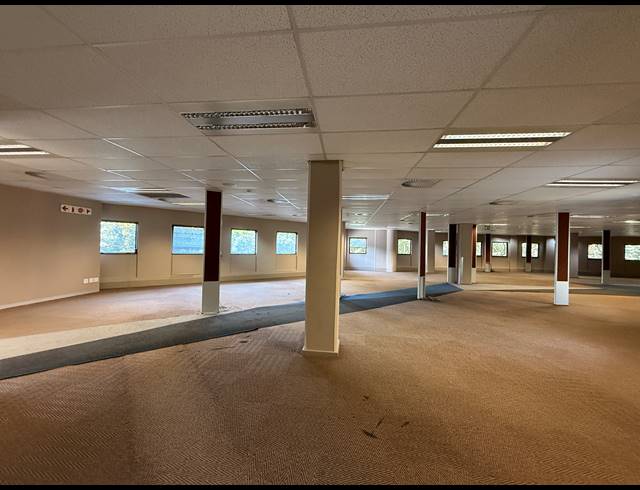 555M² OFFICE TO LET IN PARKTOWN